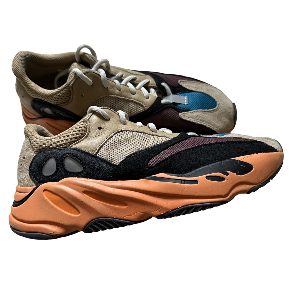 Yeezy’s Boost 700 US Mens size 10 pre owned in good shape, flaws pictured